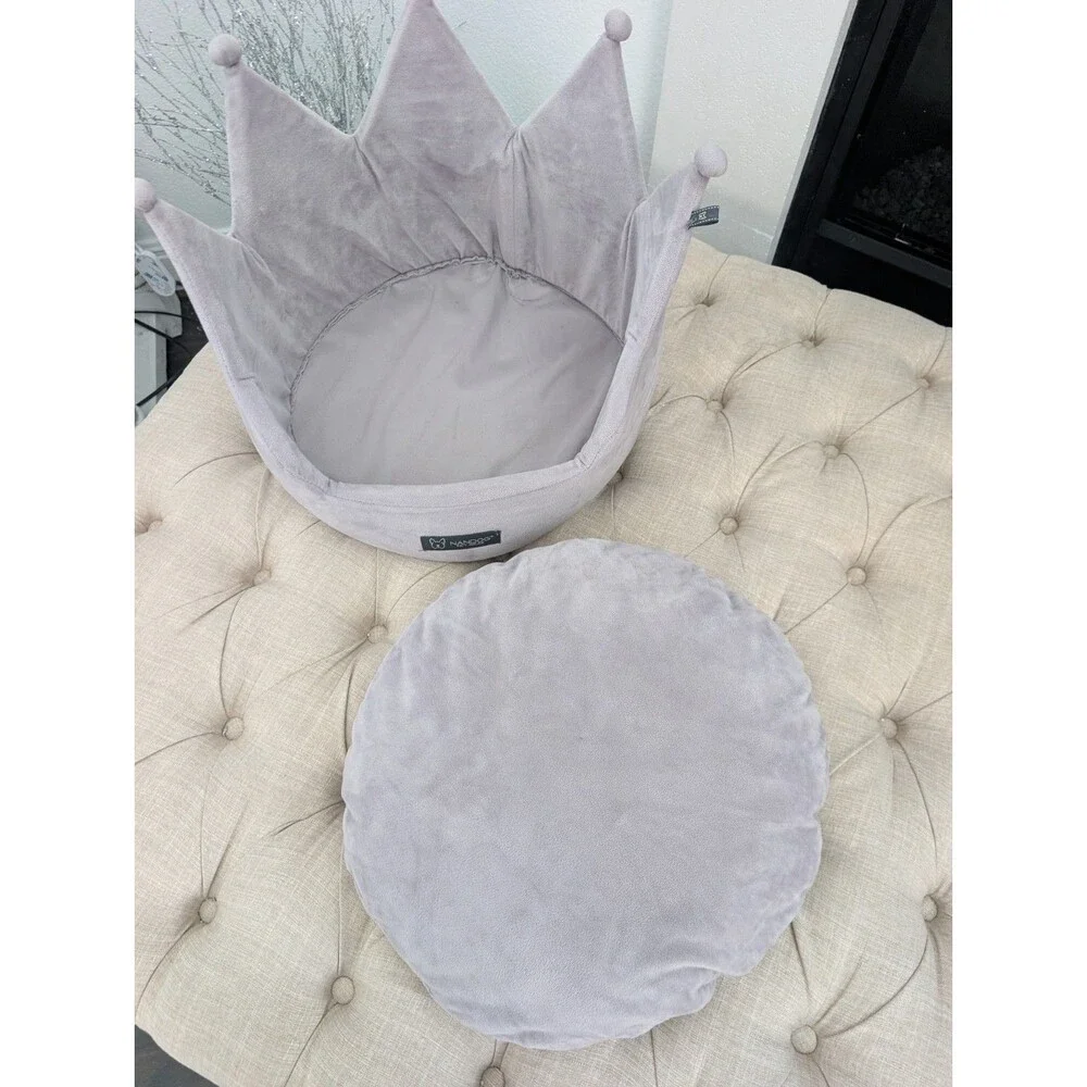 Crown Dog & Cat Fun Bed Cloud Prive Collection - Royal Gray Retails $79 18x18in